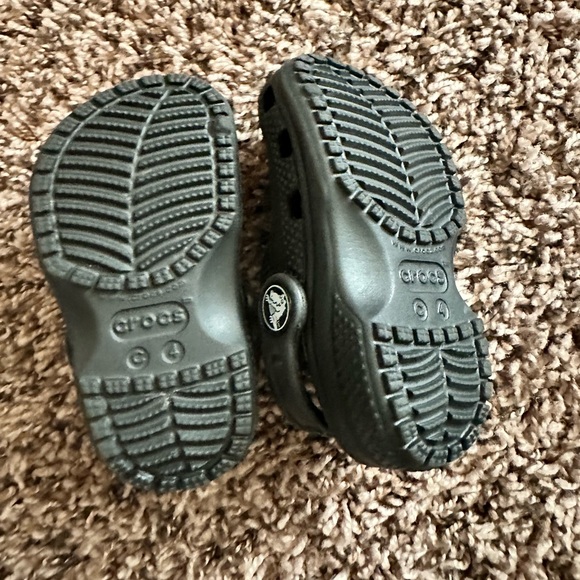 BLACK TODDLER BABY CROCS SIZE 4C - Picture 2 of 2